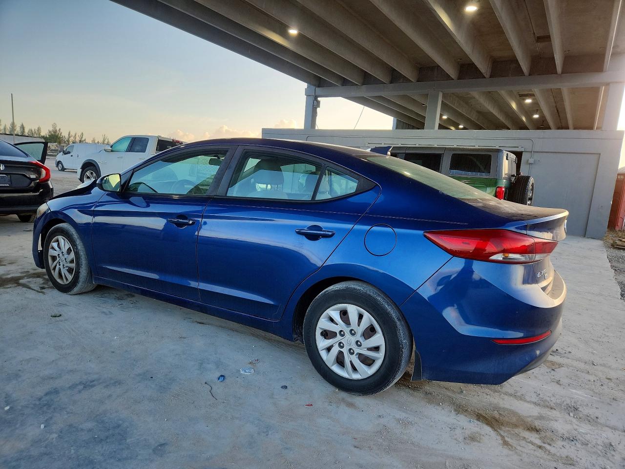 2017 HYUNDAI ELANTRA SE photo 2