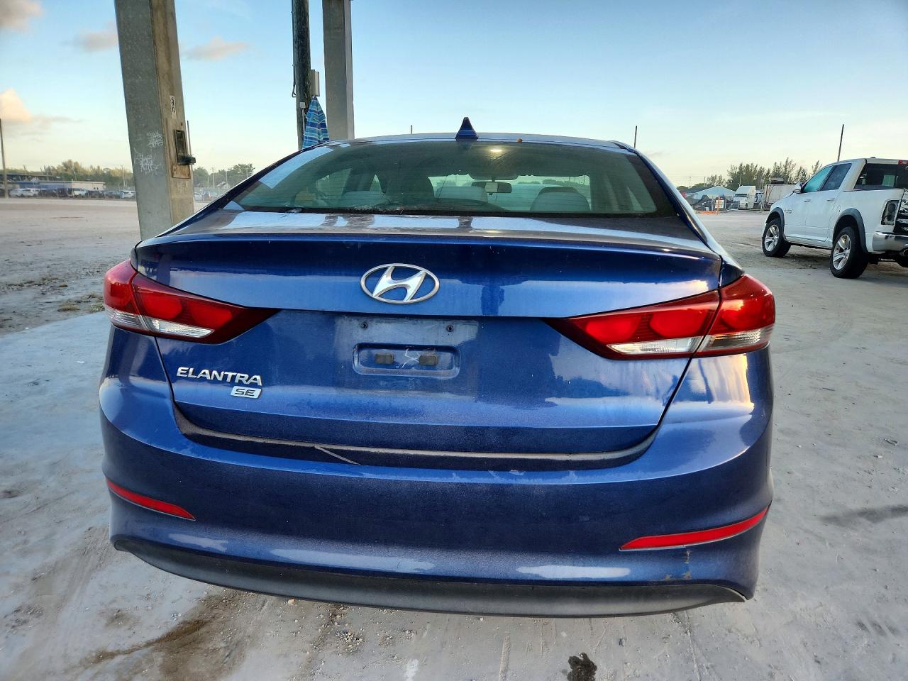 2017 HYUNDAI ELANTRA SE photo 6