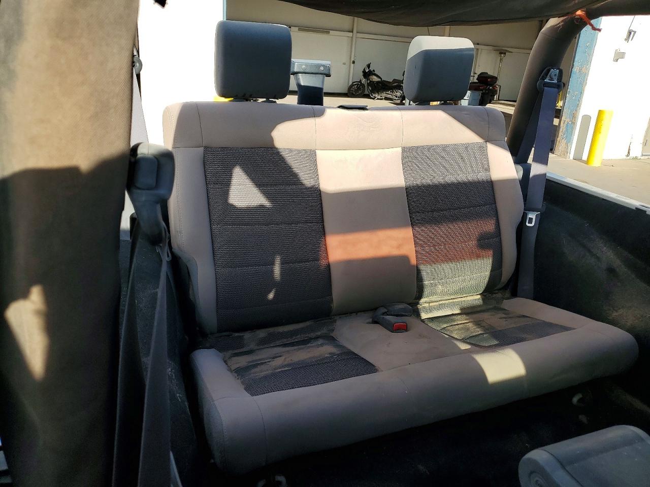 2010 JEEP WRANGLER photo 31