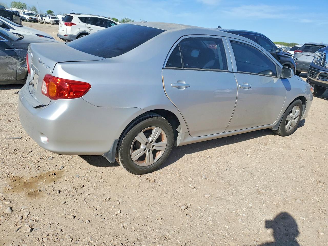 2010 TOYOTA COROLLA LE photo 3
