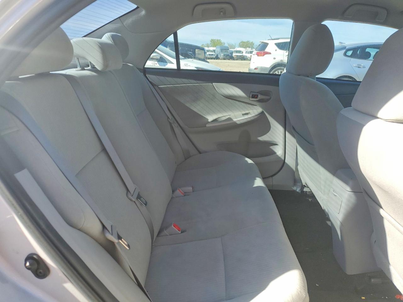 2010 TOYOTA COROLLA LE photo 10