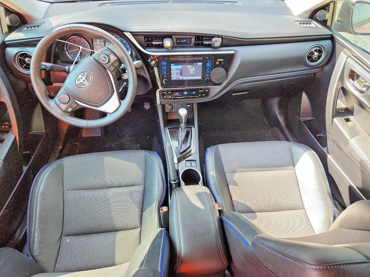 2017 TOYOTA COROLLA SE photo 8