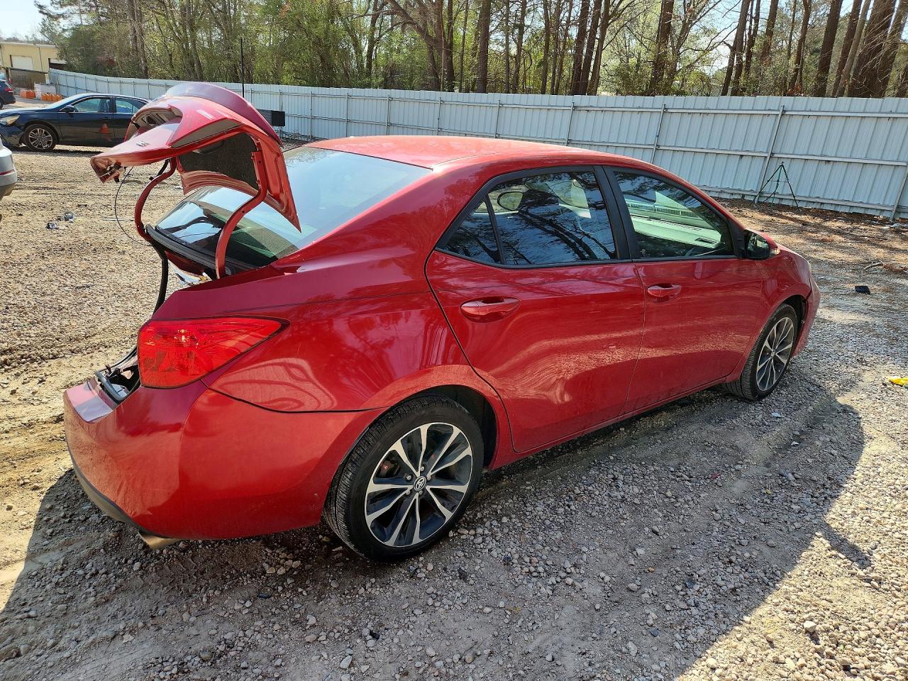 2017 TOYOTA COROLLA SE photo 3