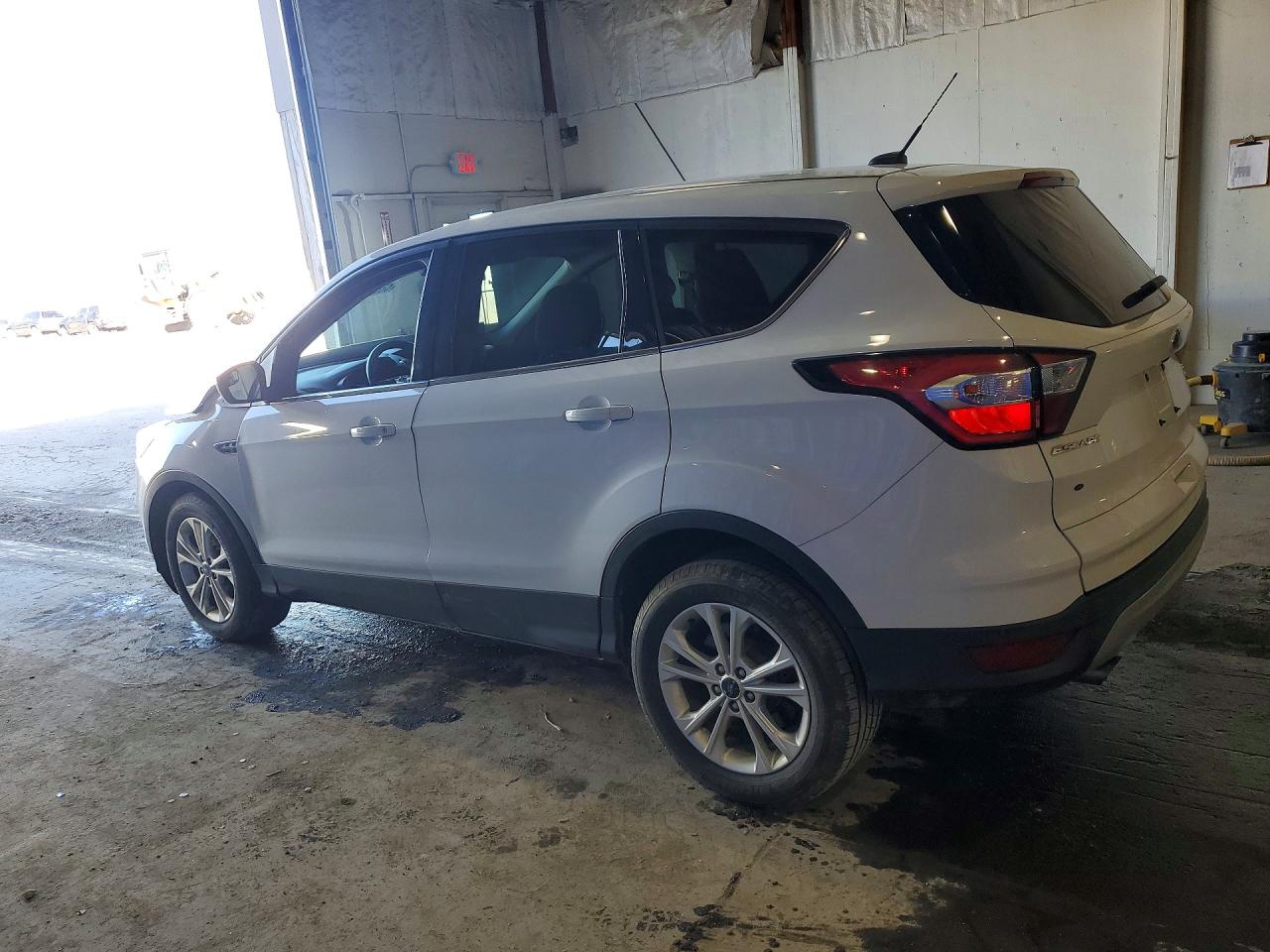2017 FORD ESCAPE SE photo 3