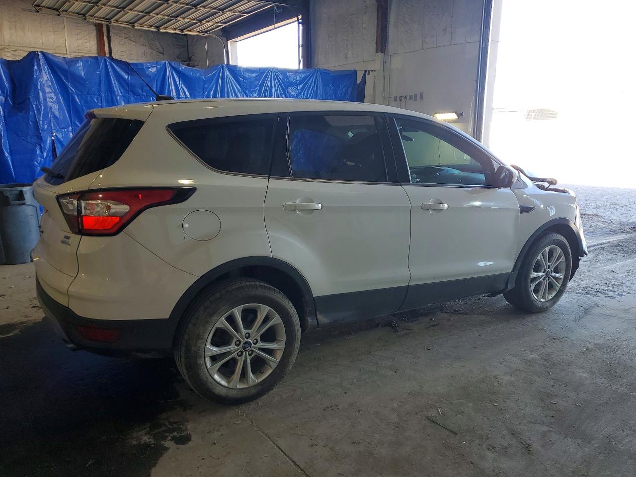 2017 FORD ESCAPE SE photo 5