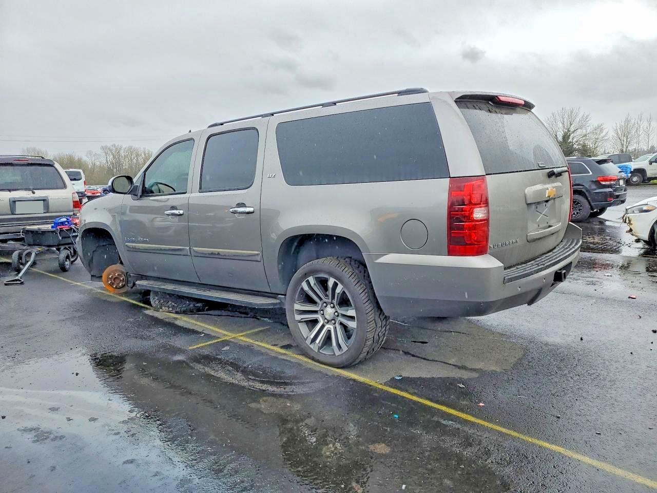 2008 CHEVROLET SUBURBAN C1500 LS photo 2