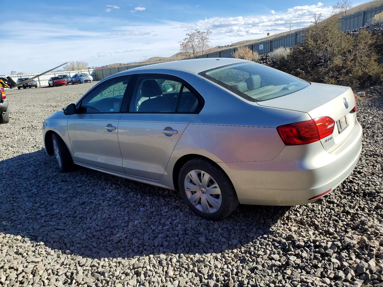2012 VOLKSWAGEN JETTA SE photo 2