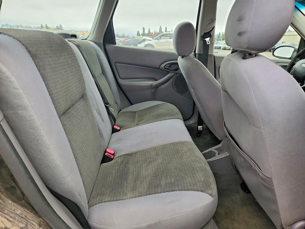 2004 FORD FOCUS SE photo 28