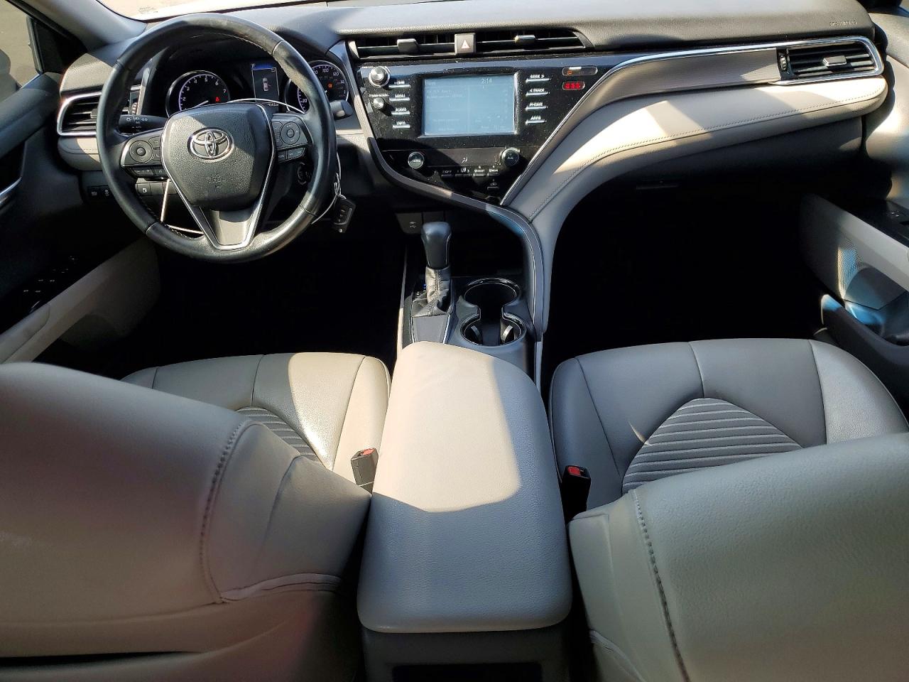 2018 TOYOTA CAMRY SE photo 8