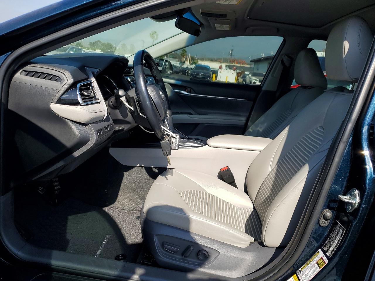 2018 TOYOTA CAMRY SE photo 7