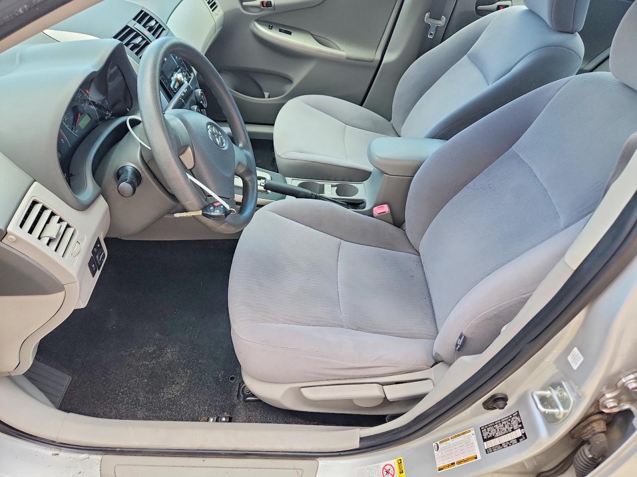2010 TOYOTA COROLLA LE photo 7