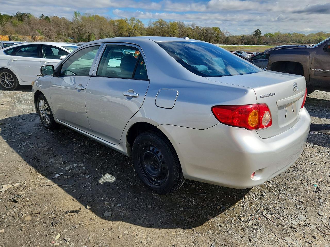 2010 TOYOTA COROLLA LE photo 2