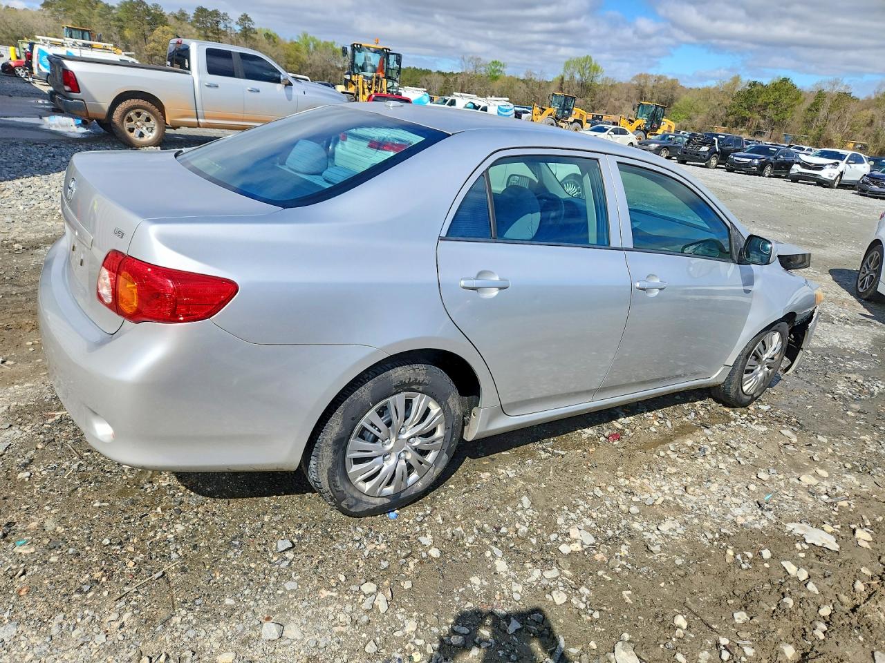 2010 TOYOTA COROLLA LE photo 3