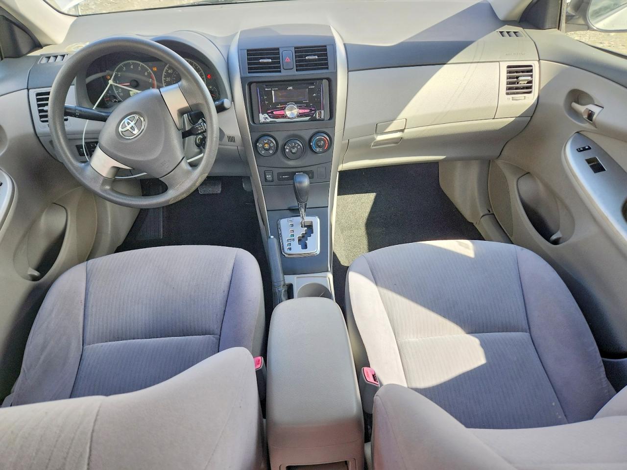 2010 TOYOTA COROLLA LE photo 8