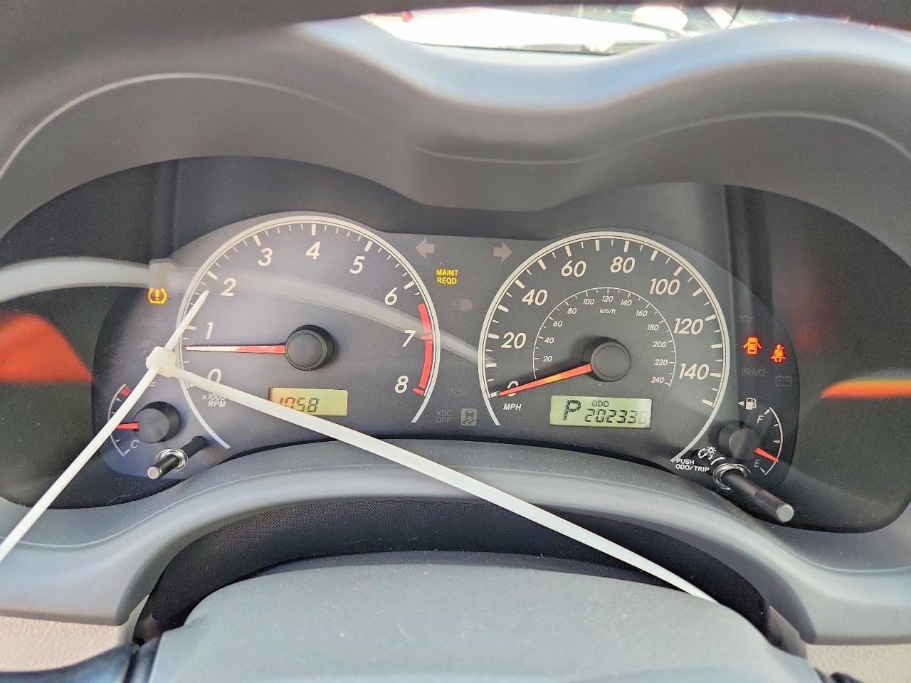 2010 TOYOTA COROLLA LE photo 9
