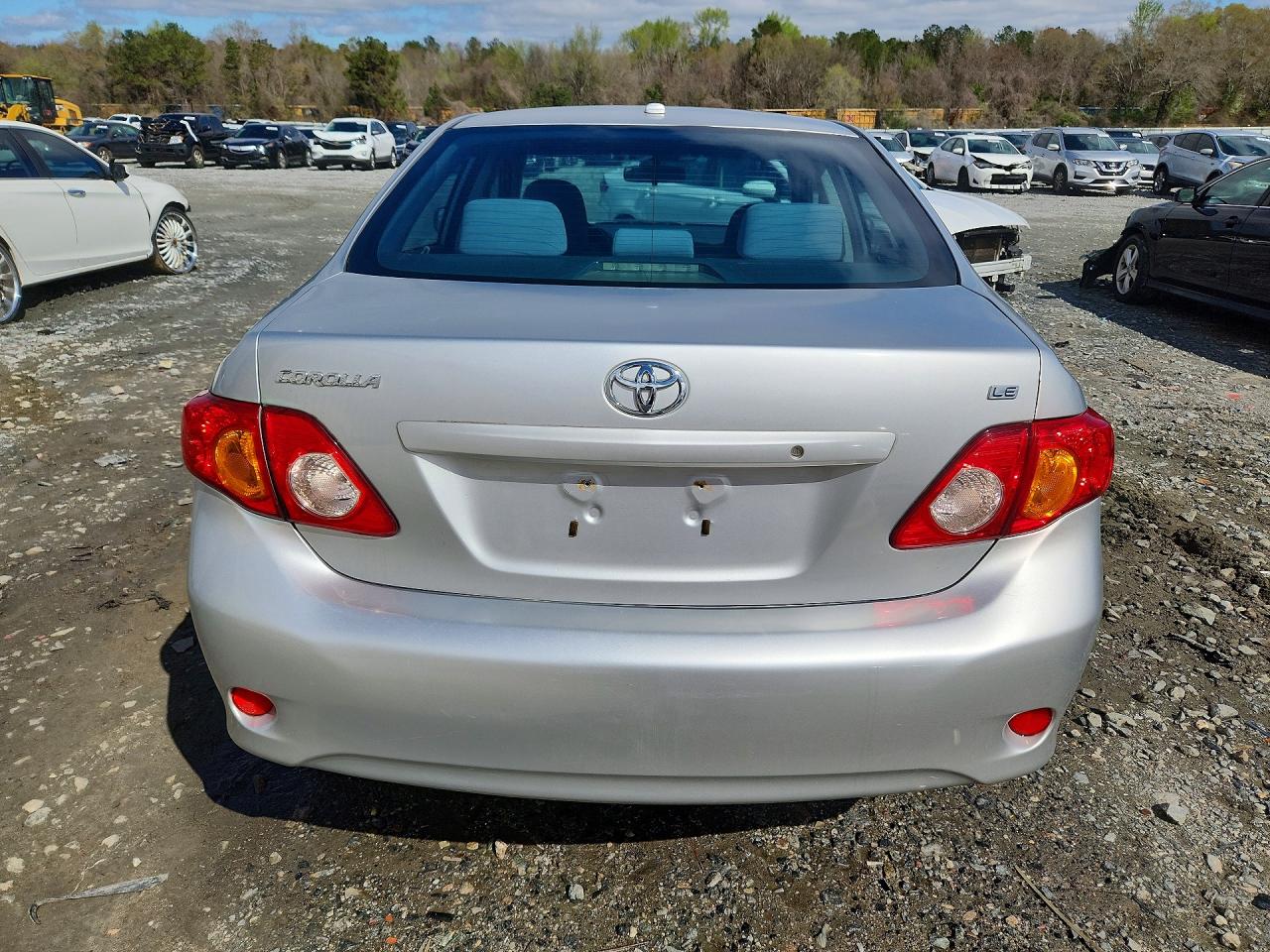 2010 TOYOTA COROLLA LE photo 6