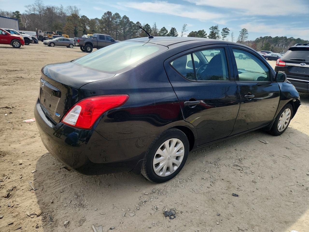2014 NISSAN VERSA 1.6 S photo 5