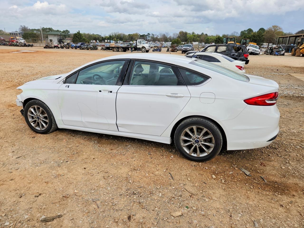 2017 FORD FUSION SE photo 3
