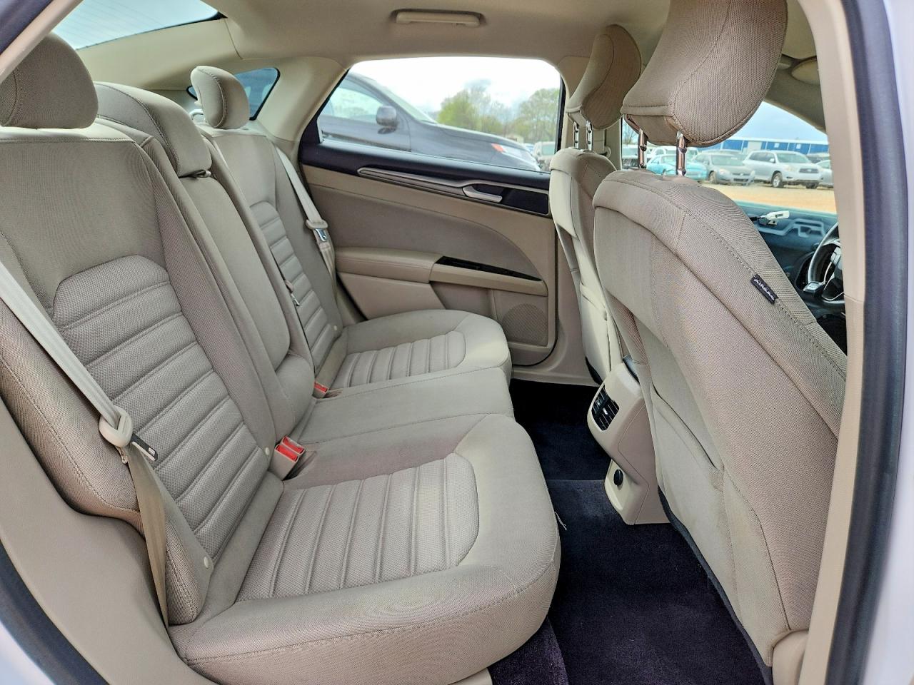 2017 FORD FUSION SE photo 19