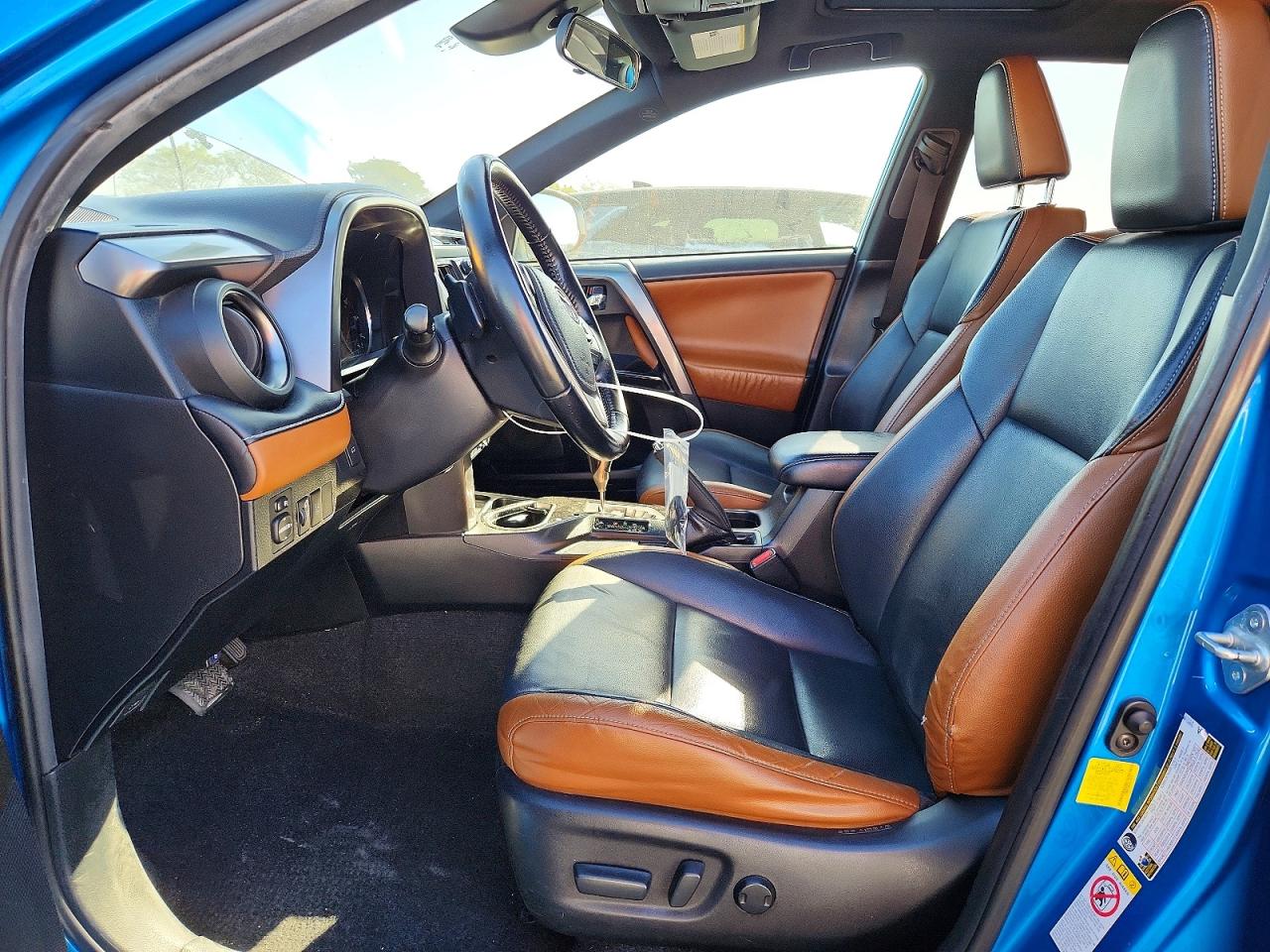 2017 TOYOTA RAV4 SE photo 7