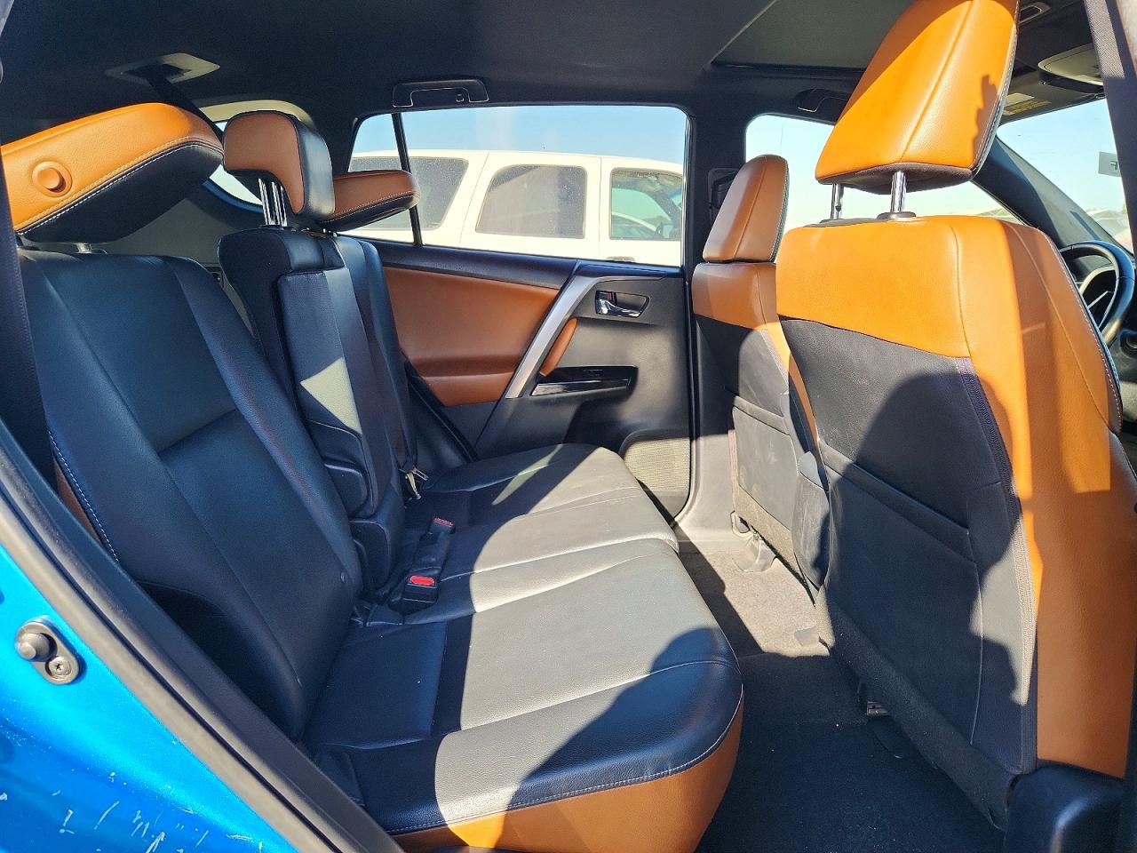 2017 TOYOTA RAV4 SE photo 11