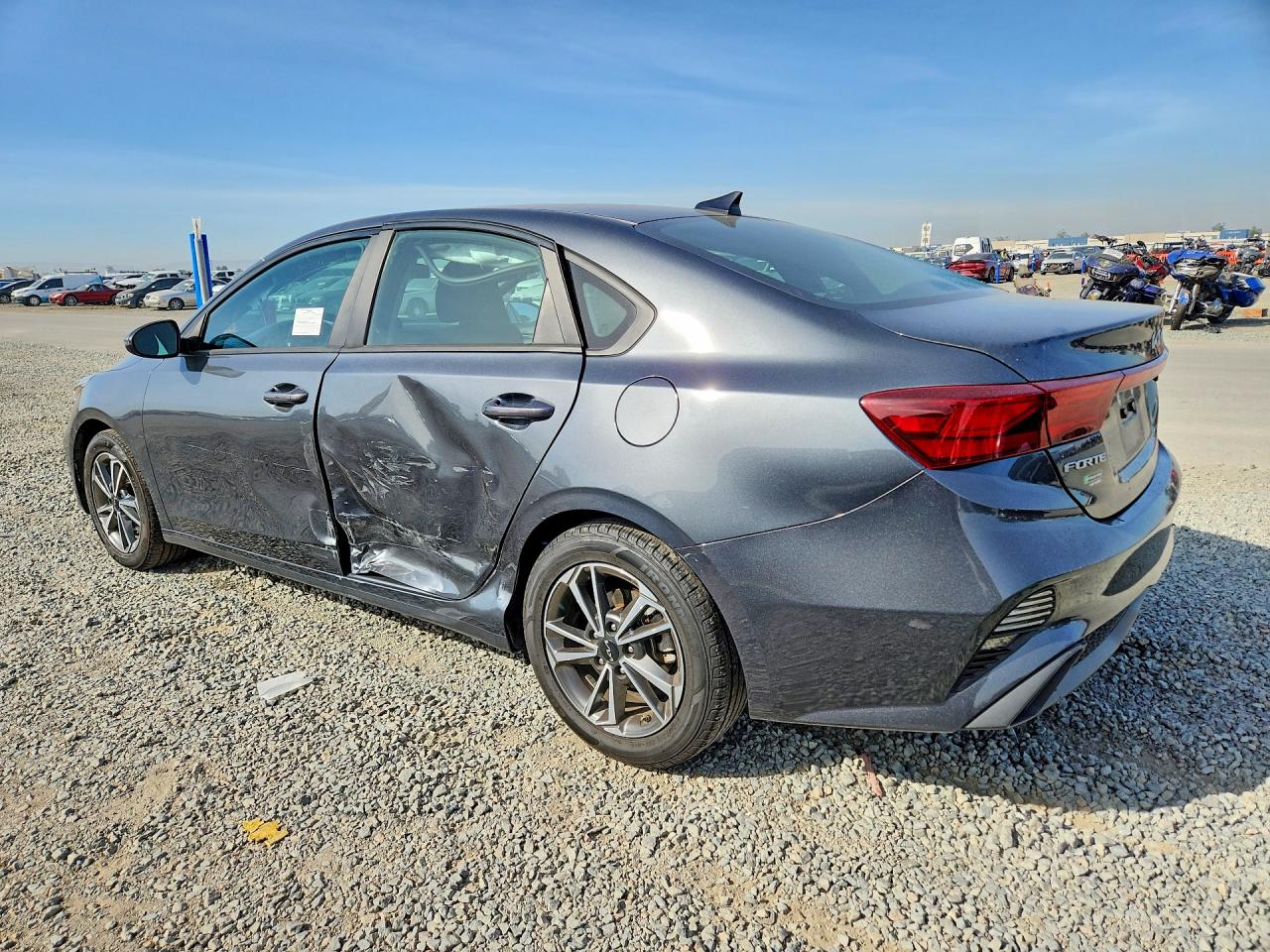 2023 KIA FORTE LXS photo 3