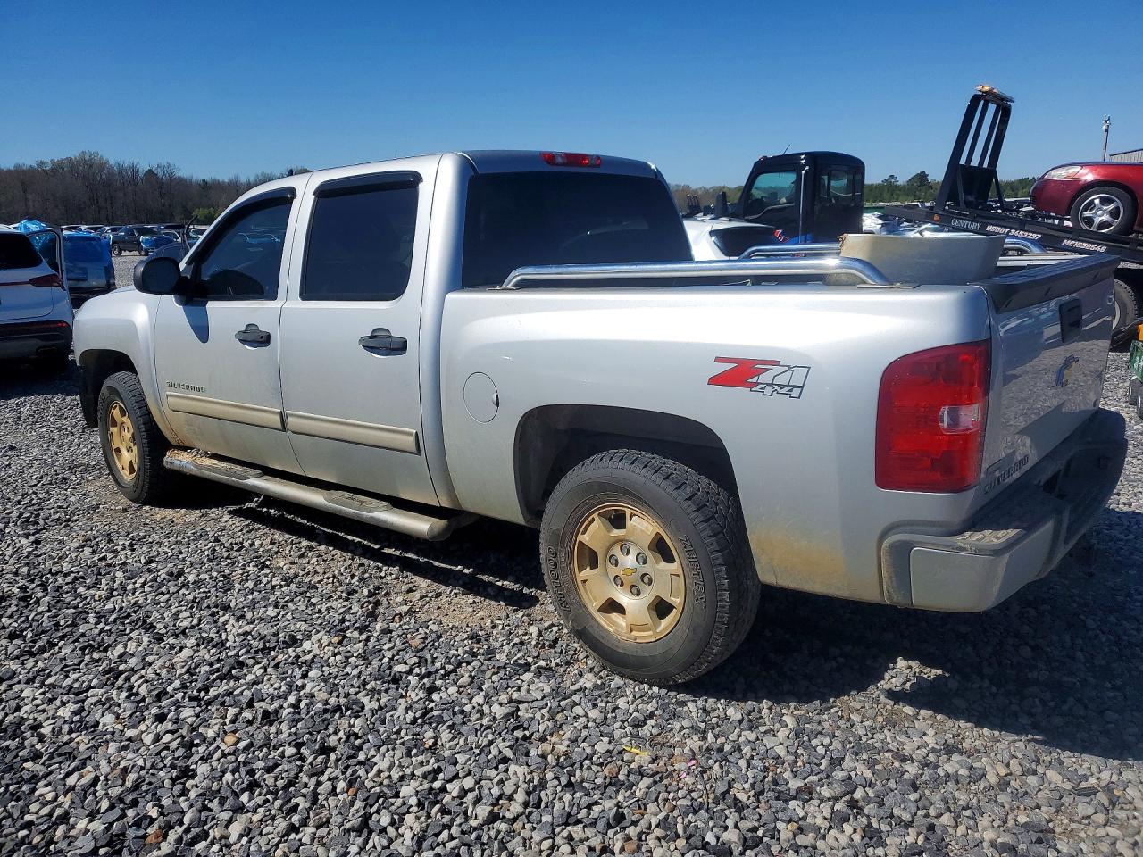 2010 CHEVROLET SILVERADO K1500 LT photo 2