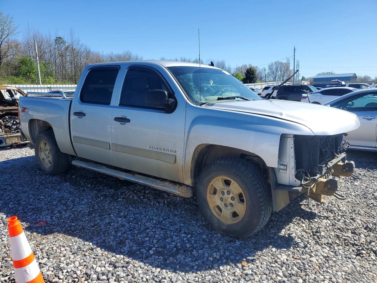 2010 CHEVROLET SILVERADO K1500 LT photo 4