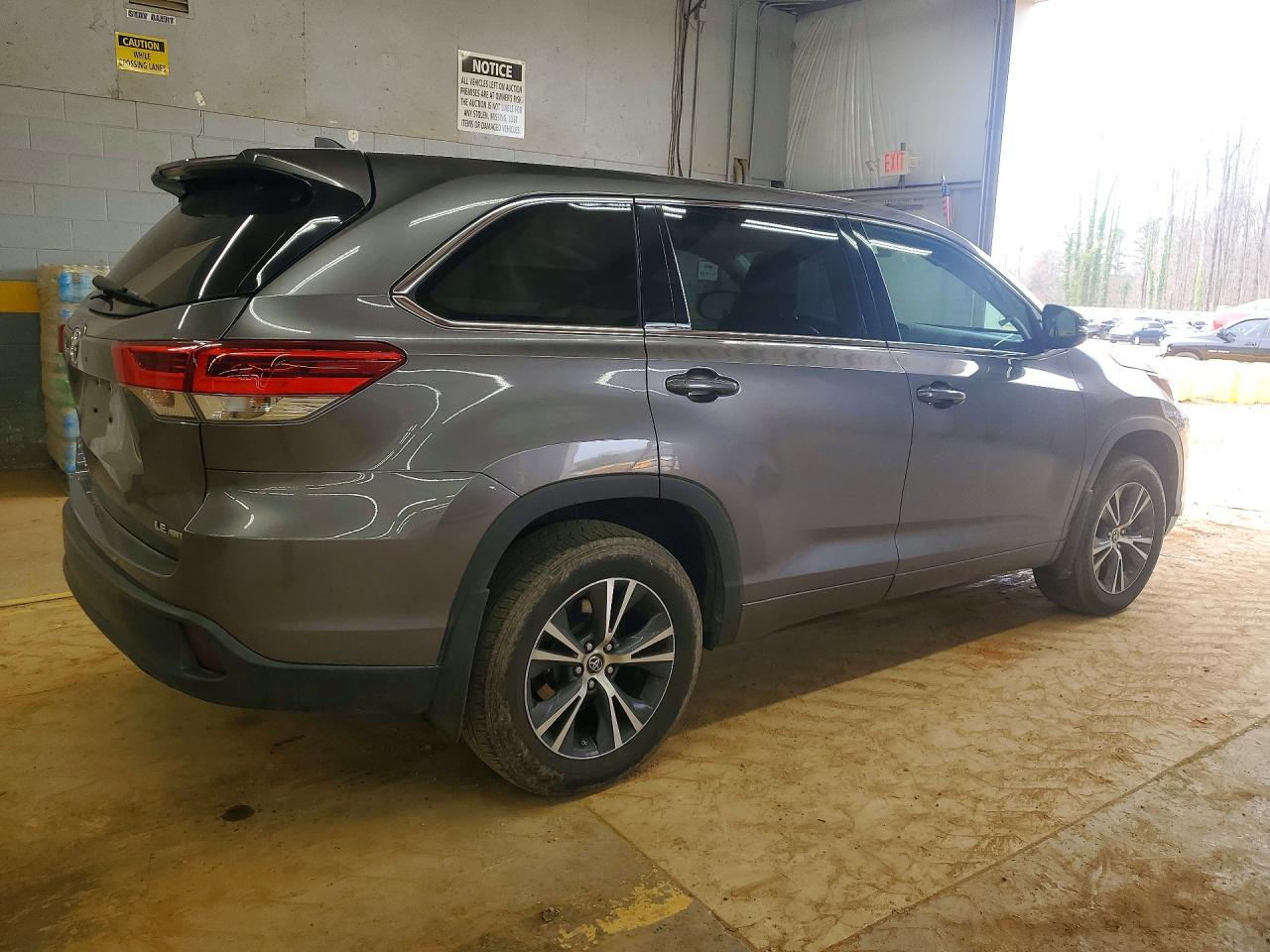 2018 TOYOTA HIGHLANDER LE PLUS photo 3
