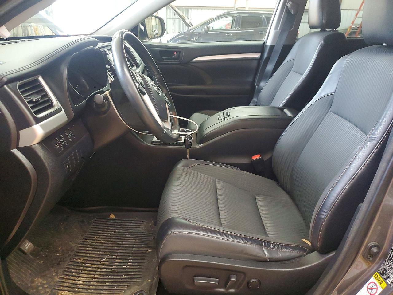 2018 TOYOTA HIGHLANDER LE PLUS photo 7