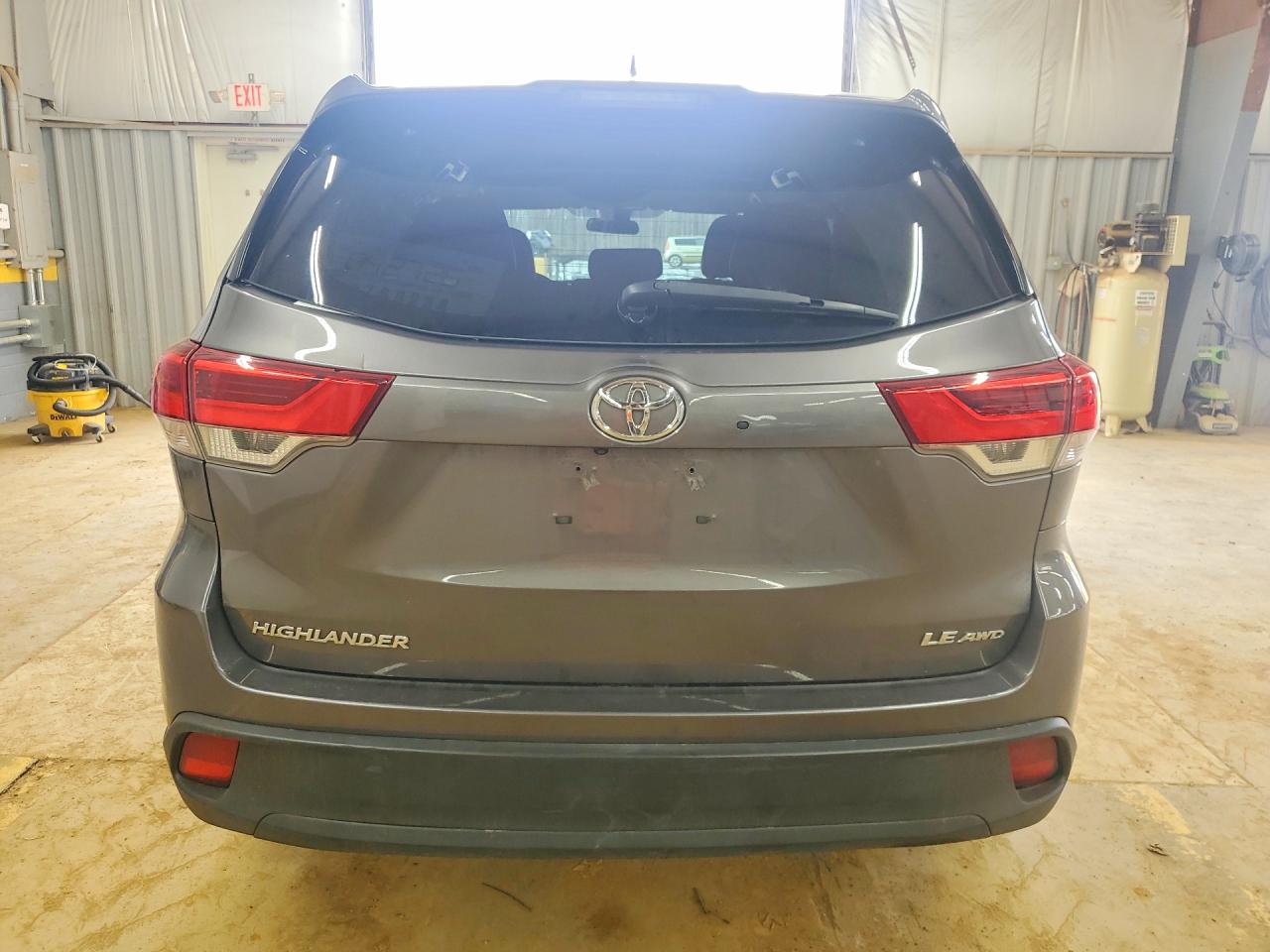 2018 TOYOTA HIGHLANDER LE PLUS photo 6