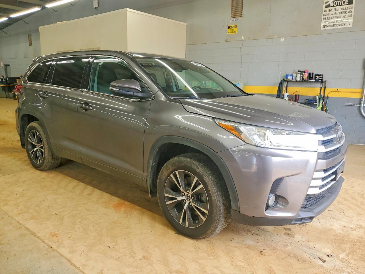 2018 TOYOTA HIGHLANDER LE PLUS photo 4