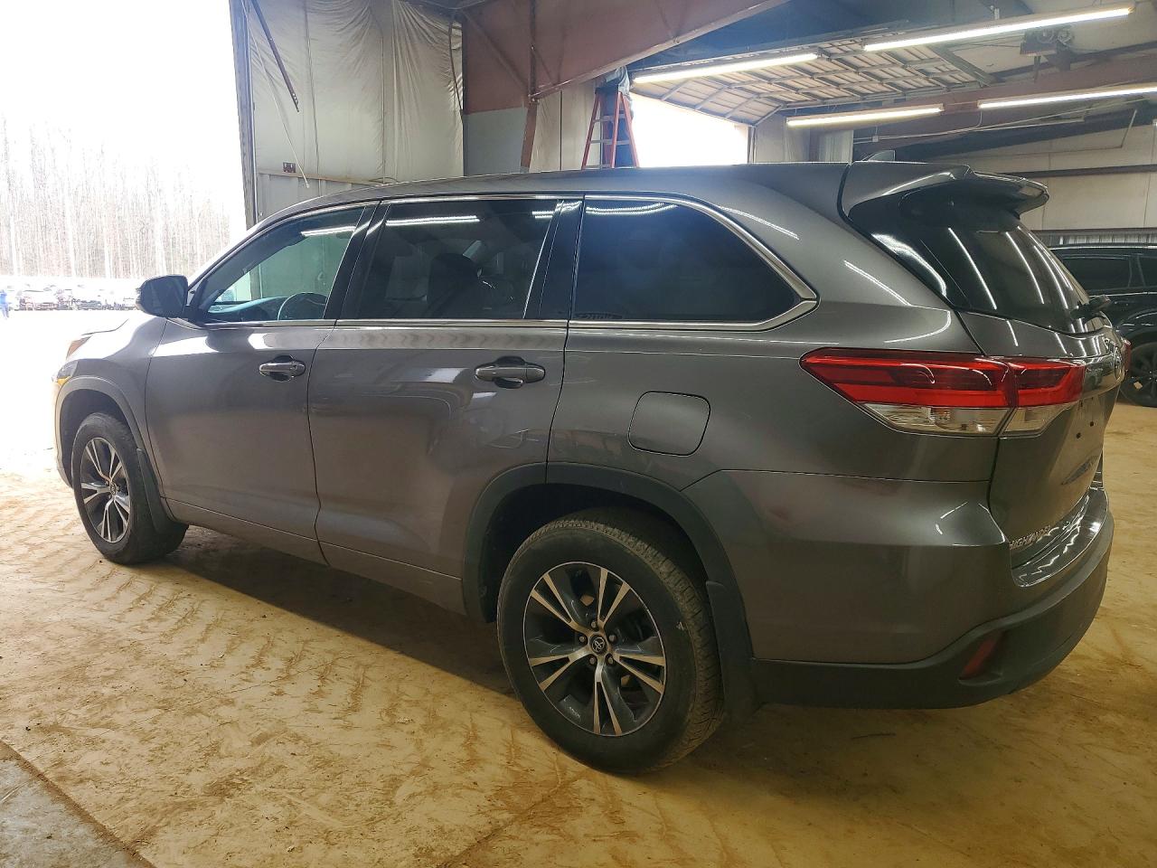 2018 TOYOTA HIGHLANDER LE PLUS photo 2