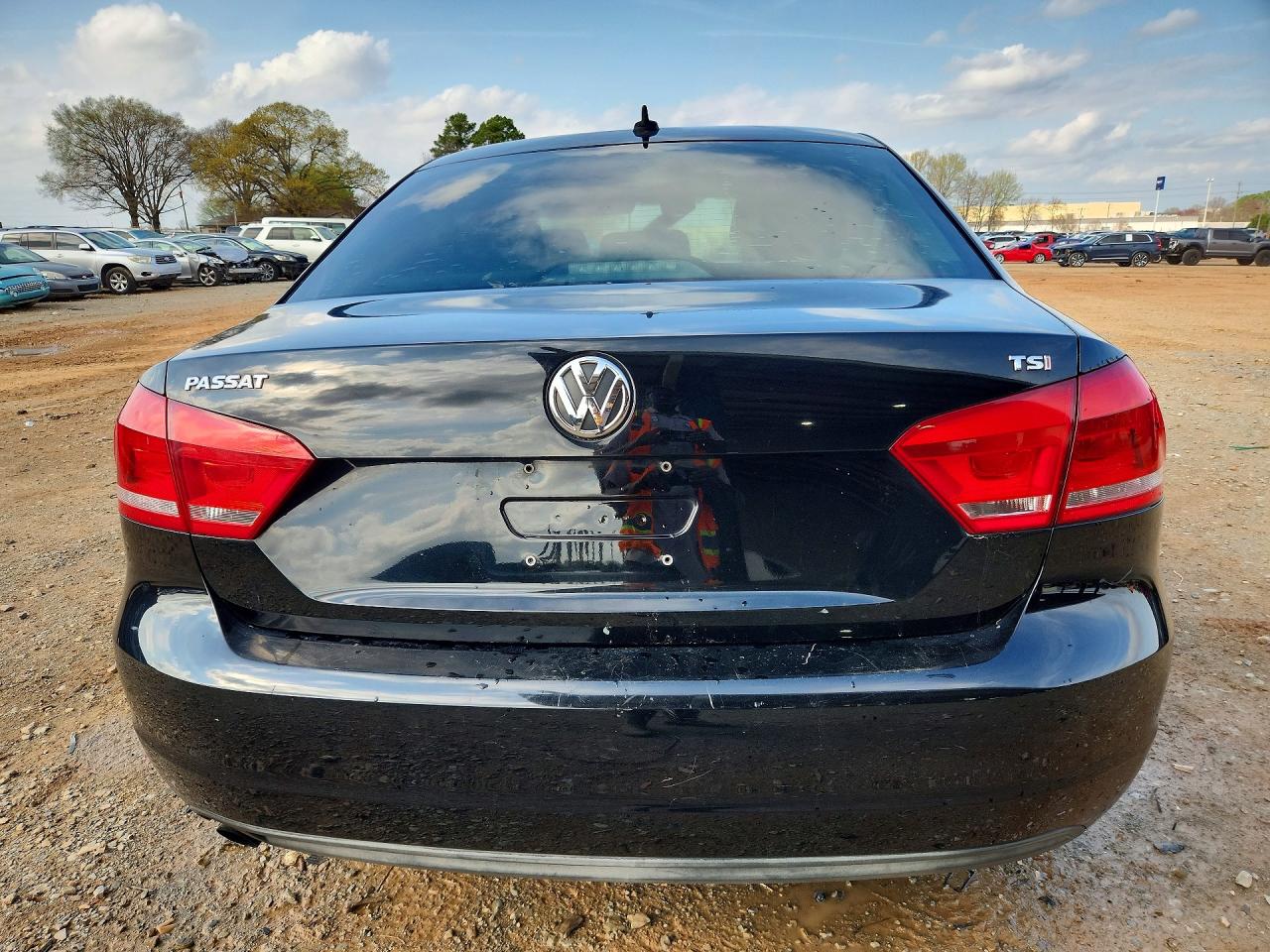 2015 VOLKSWAGEN PASSAT S photo 6