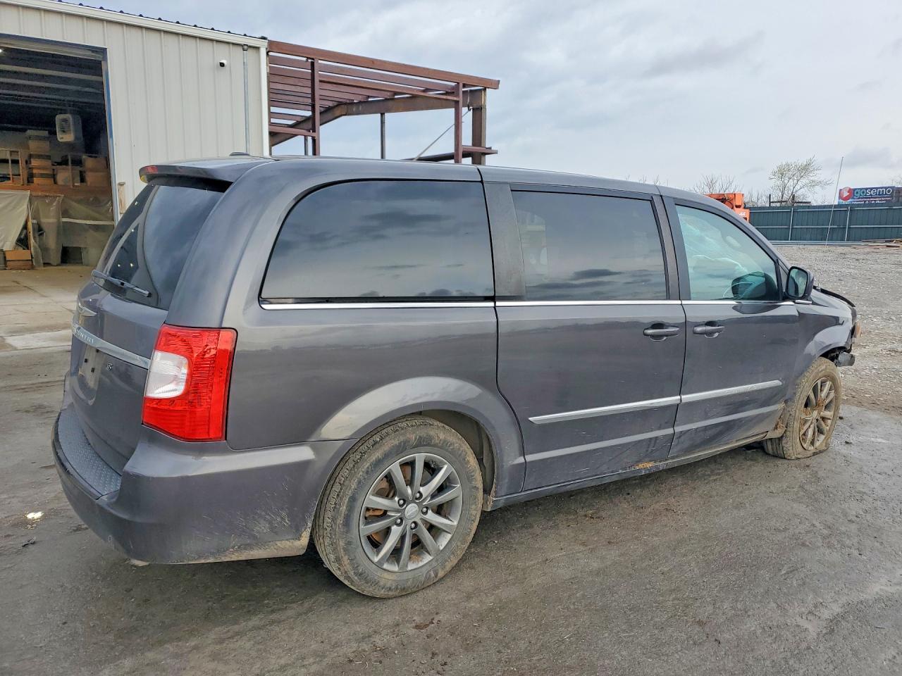 2015 CHRYSLER TOWN & COUNTRY S photo 7