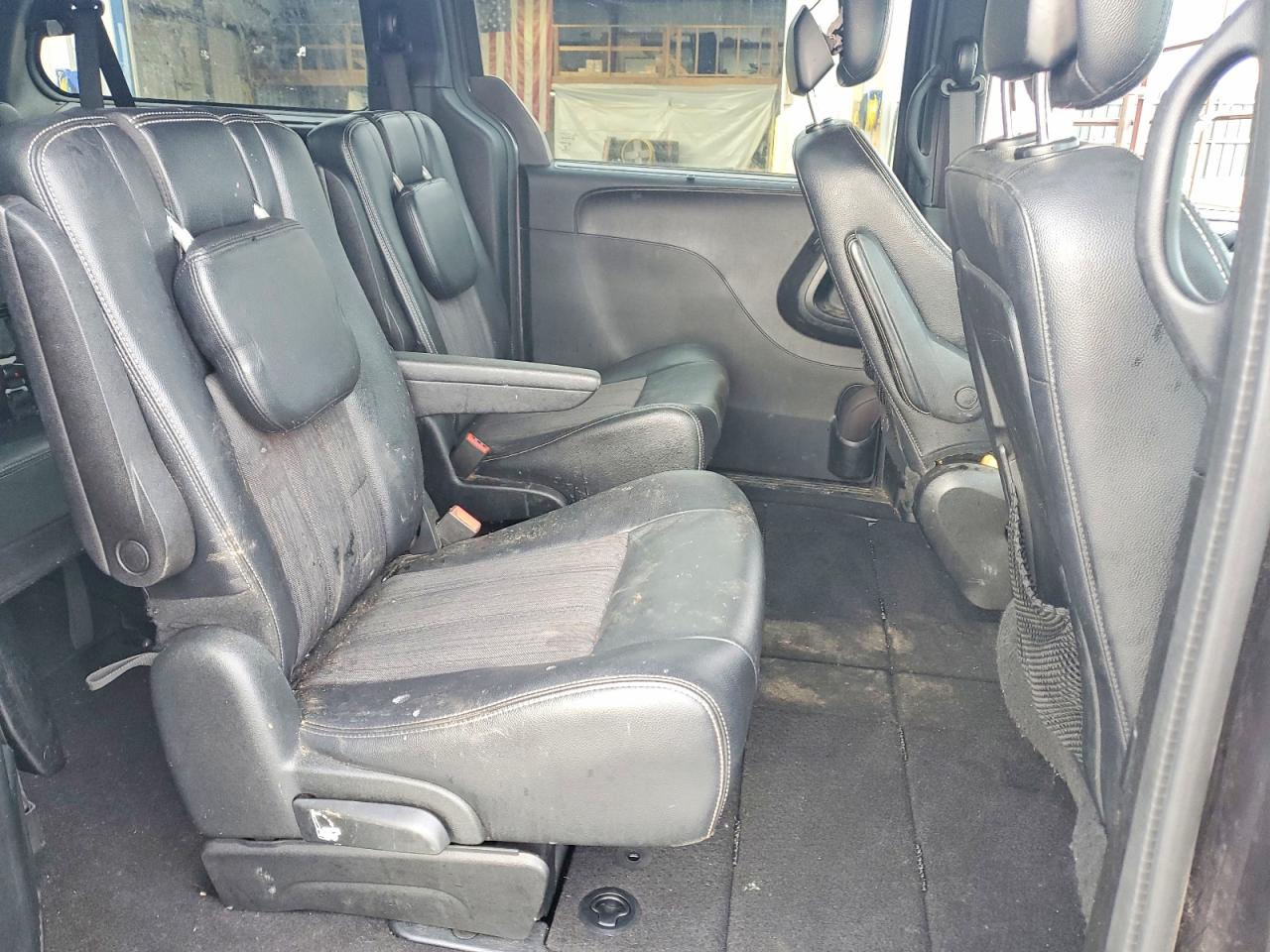 2015 CHRYSLER TOWN & COUNTRY S photo 31