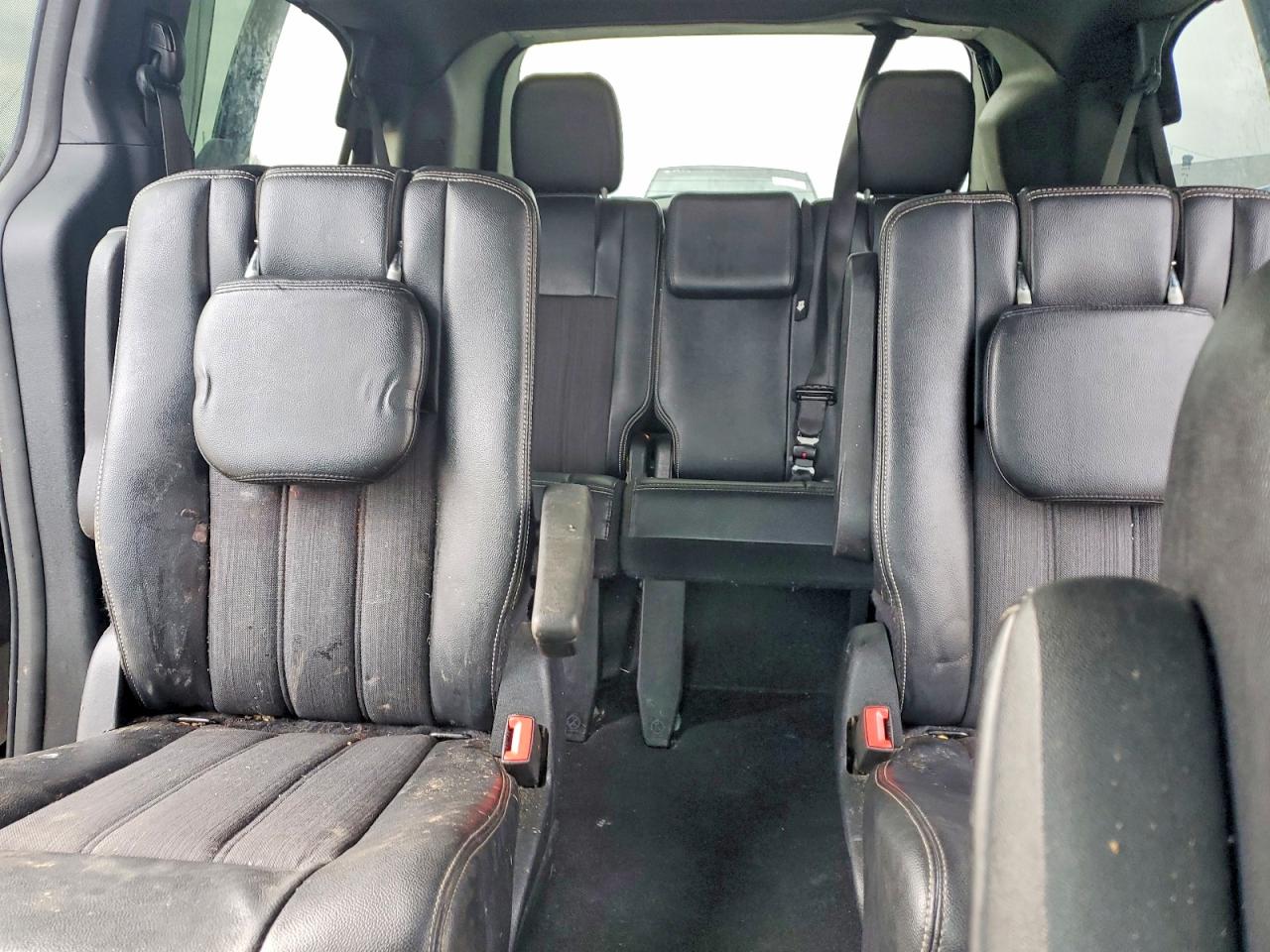 2015 CHRYSLER TOWN & COUNTRY S photo 28