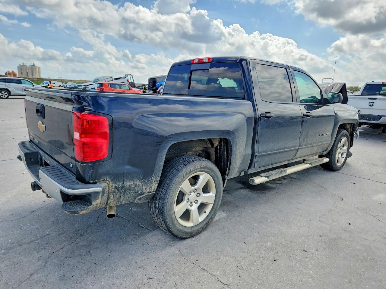 2016 CHEVROLET SILVERADO C1500 LT photo 3