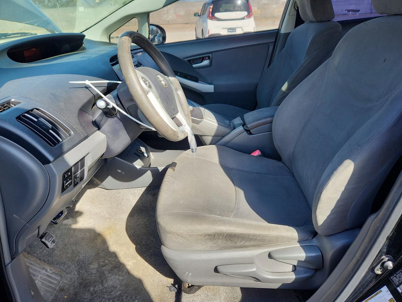 2011 TOYOTA PRIUS THREE photo 7