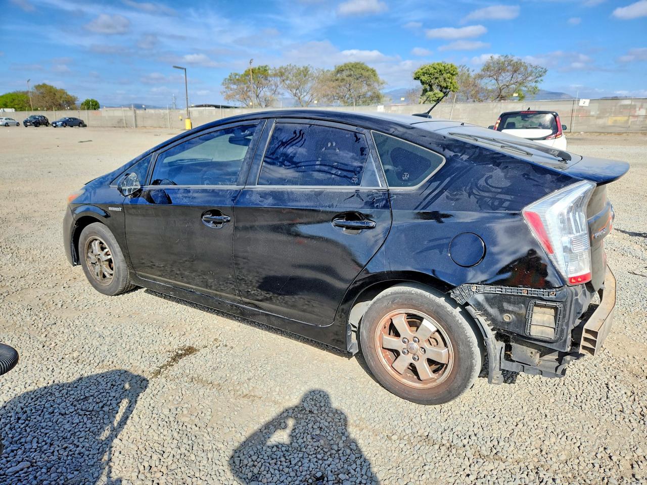 2011 TOYOTA PRIUS THREE photo 2
