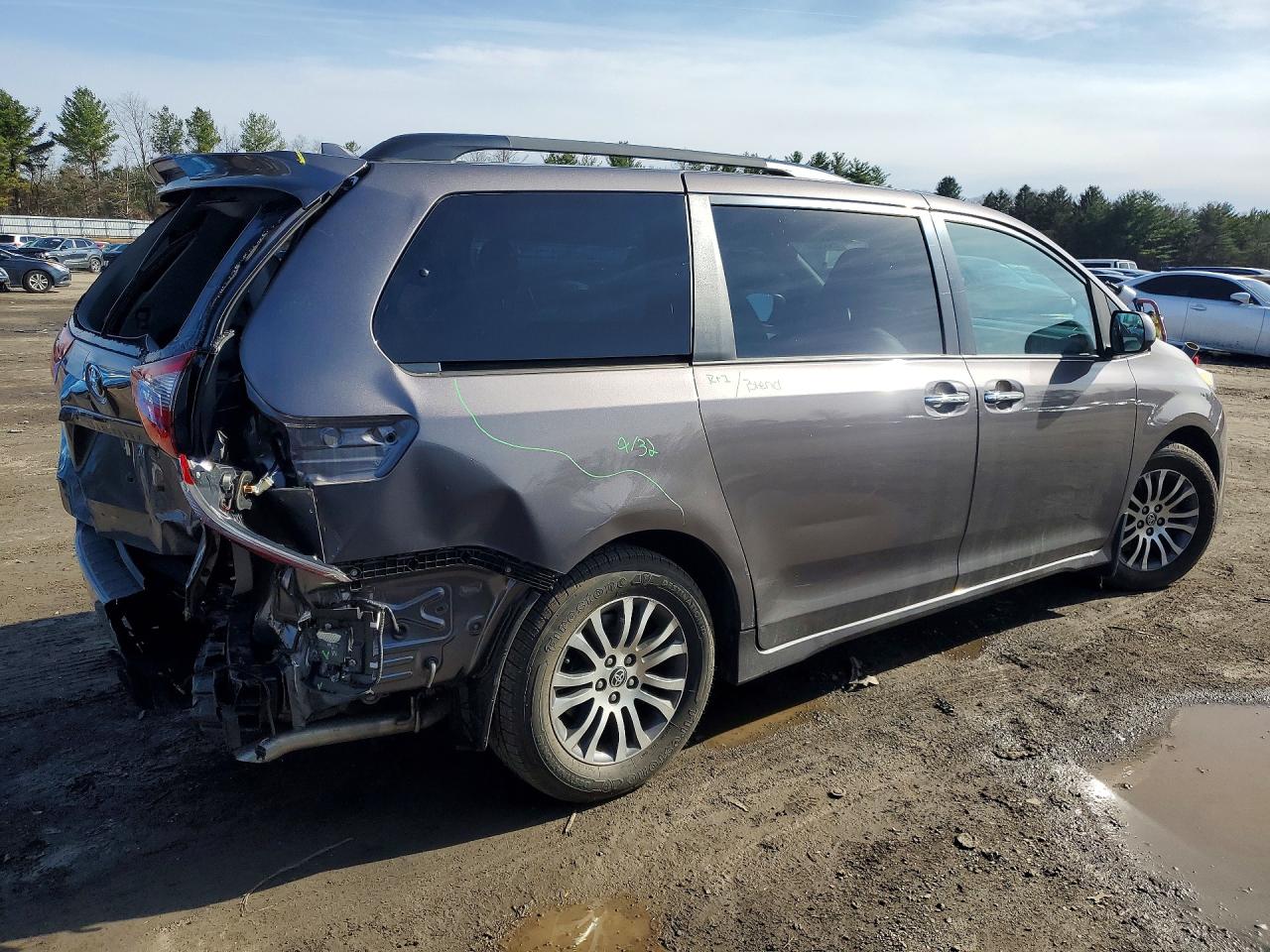 2020 TOYOTA SIENNA XLE 8-PASSENGER photo 5