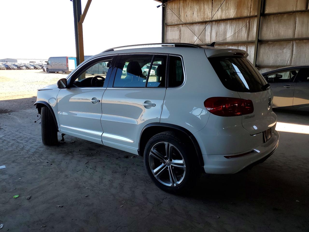 2017 VOLKSWAGEN TIGUAN SPORT photo 2