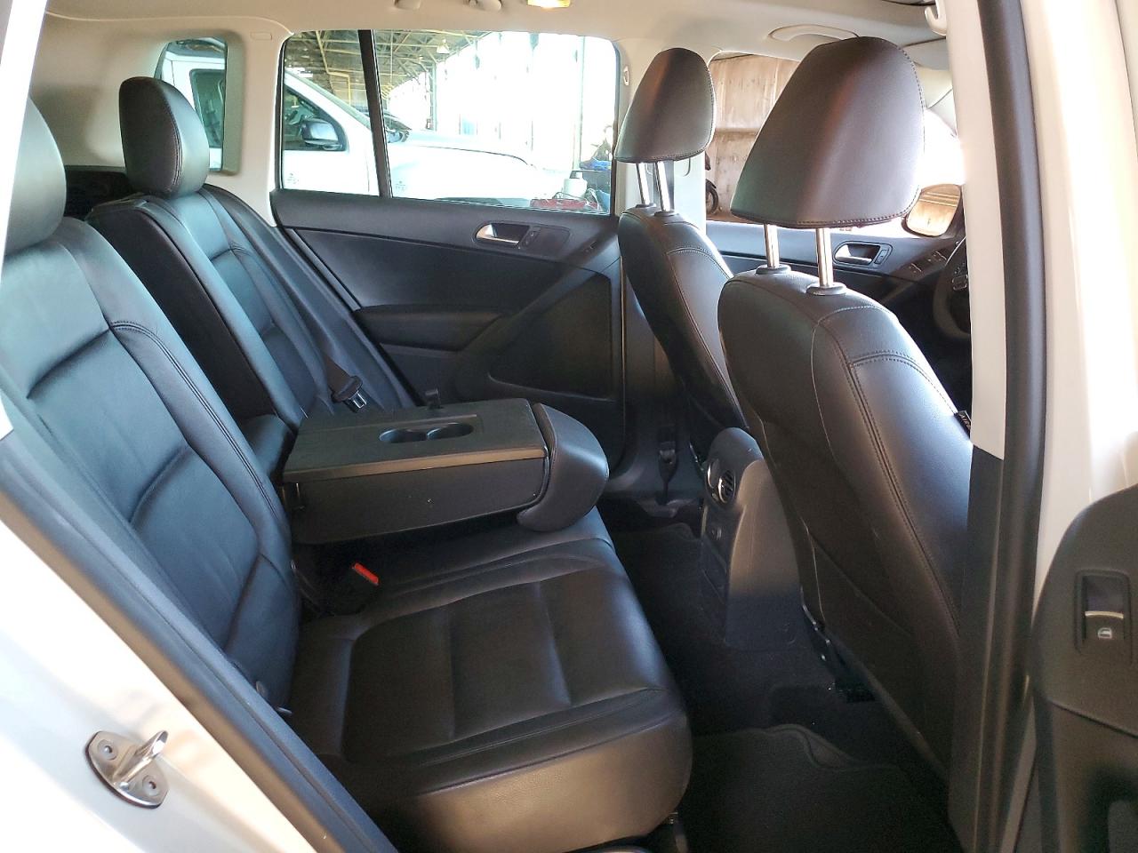 2017 VOLKSWAGEN TIGUAN SPORT photo 10