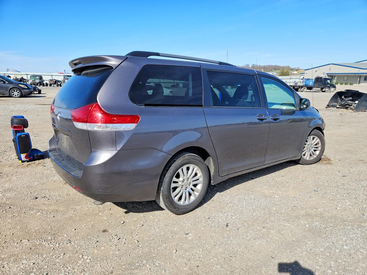 2014 TOYOTA SIENNA XLE 8-PASSENGER photo 5