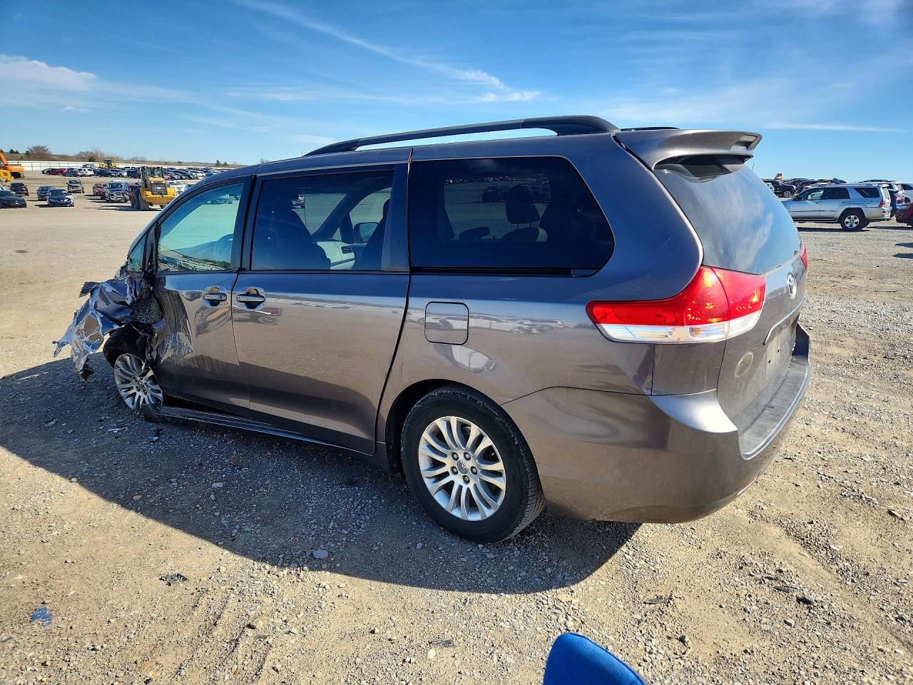 2014 TOYOTA SIENNA XLE 8-PASSENGER photo 3