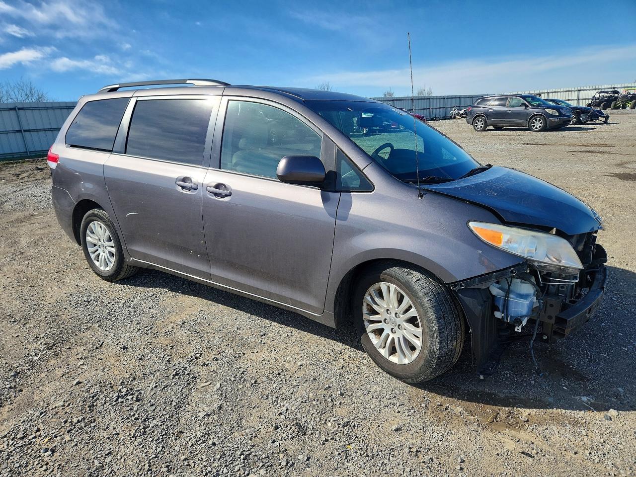 2014 TOYOTA SIENNA XLE 8-PASSENGER photo 7