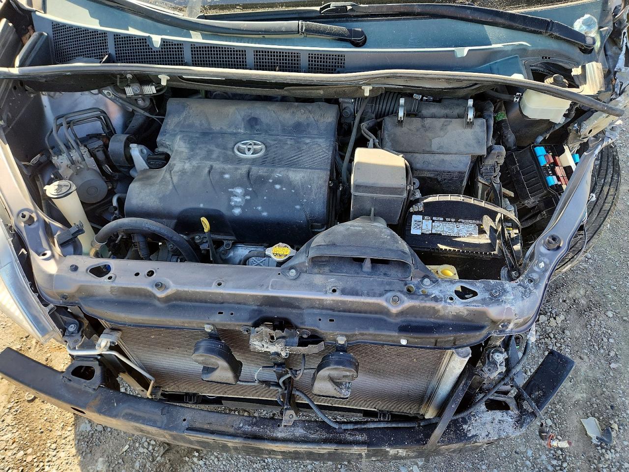 2014 TOYOTA SIENNA XLE 8-PASSENGER photo 23