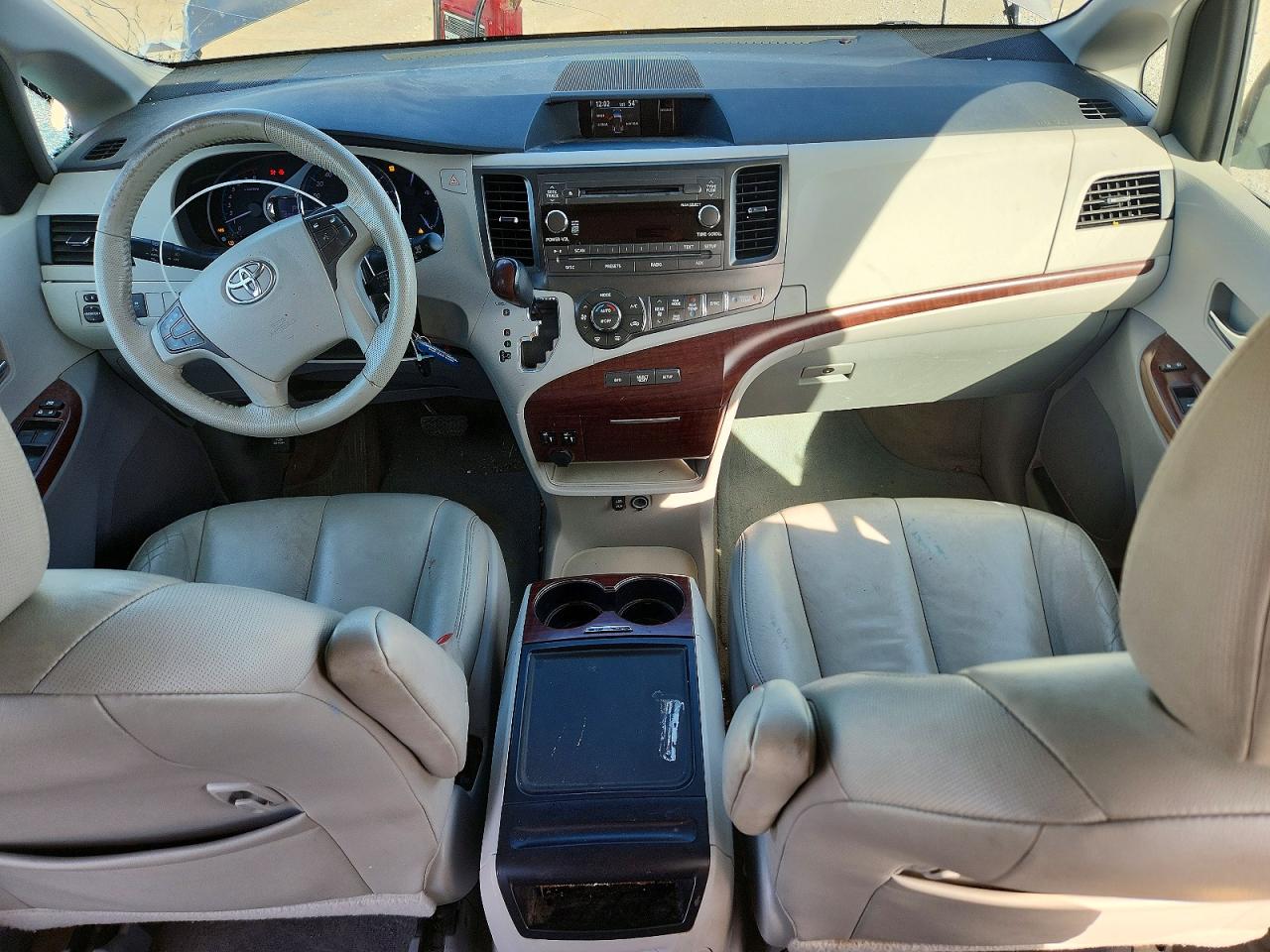 2014 TOYOTA SIENNA XLE 8-PASSENGER photo 15