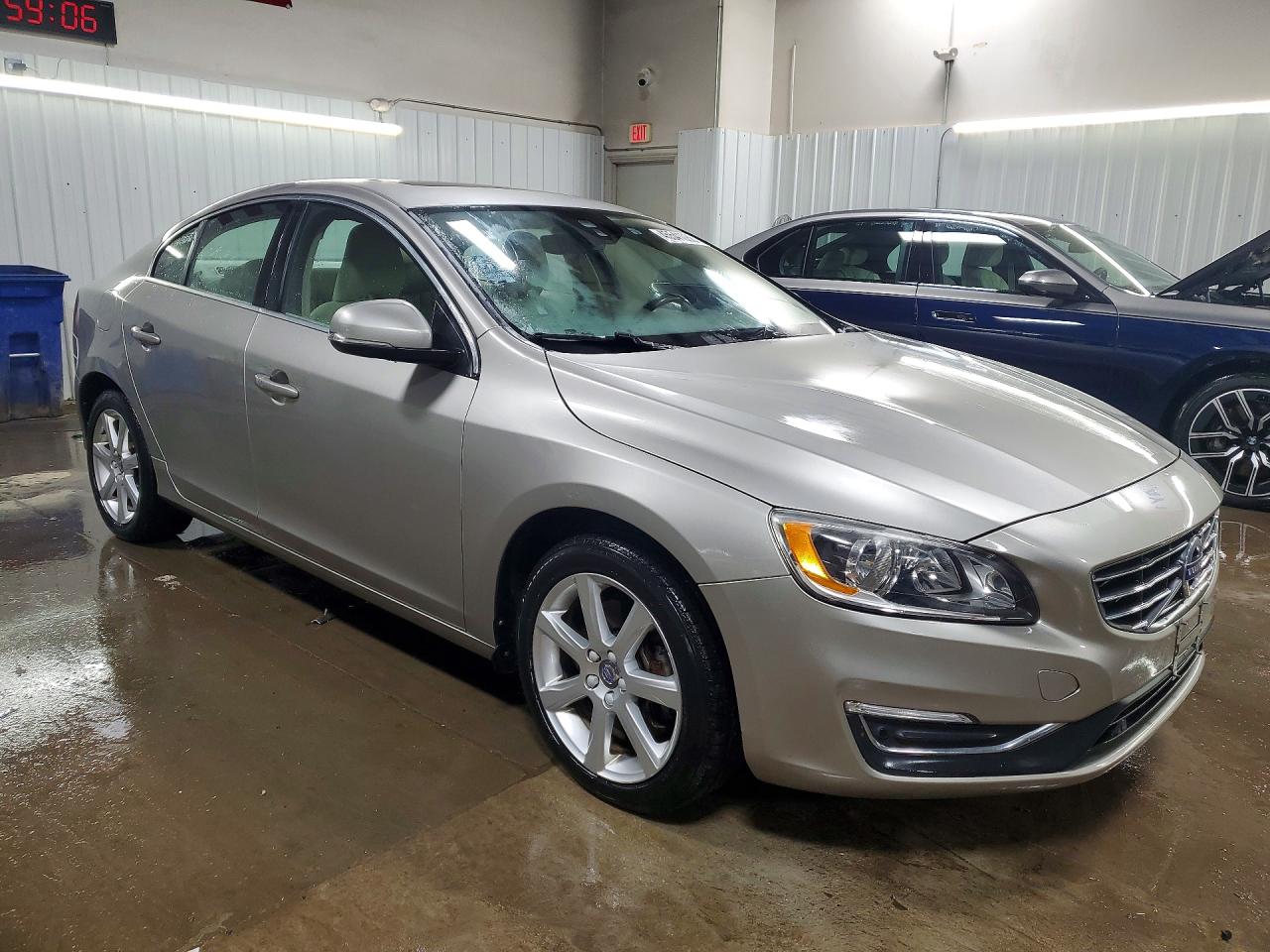 2016 VOLVO S60 PREMIER photo 4