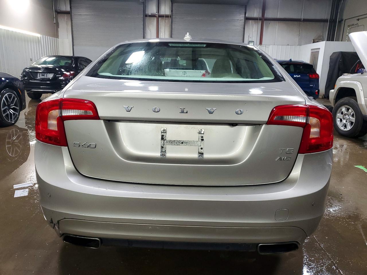 2016 VOLVO S60 PREMIER photo 6